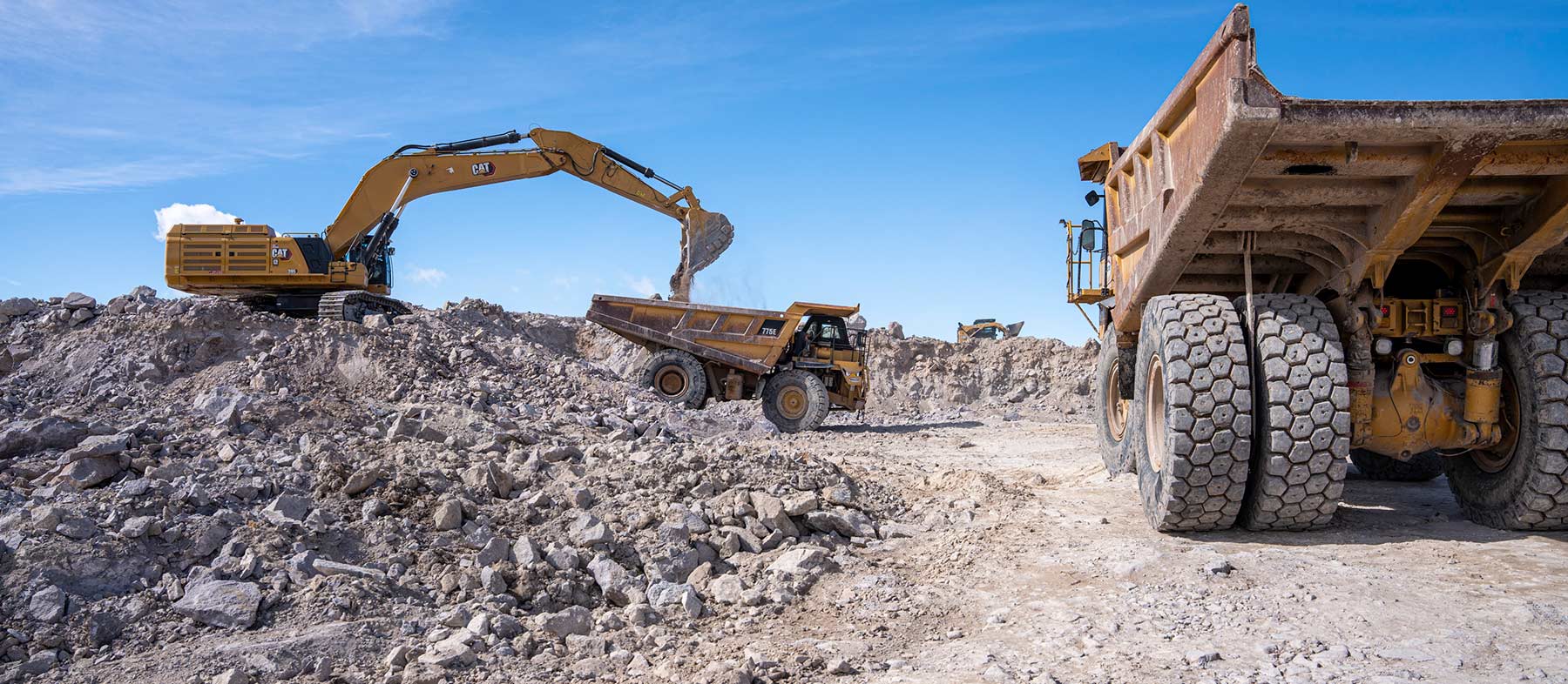 Mining operation with WW Clyde Removing overburden