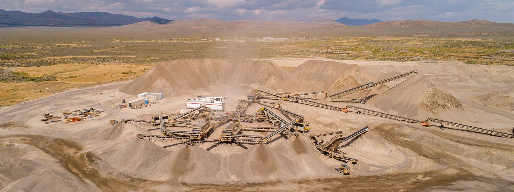 Mobile hot plant set up for on-site hot mix asphalt production